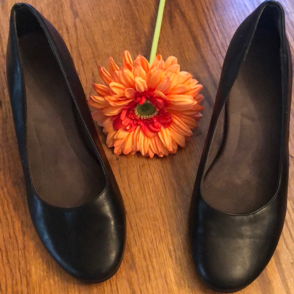 A2 Redwood Black Heels